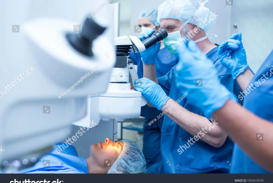 experienced doctors performing Ocular Coherence Tomography