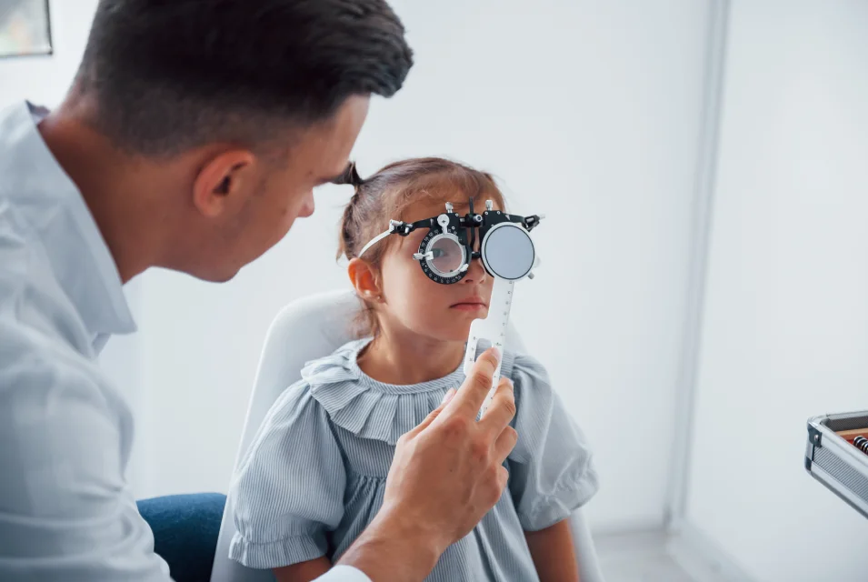 testing vision of a child by the specialist
