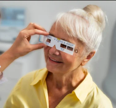 Vasan eye hospital - Elderly patients with advanced diagnostic technology