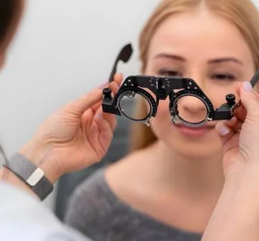 Vasan eye hospital - optician with patient